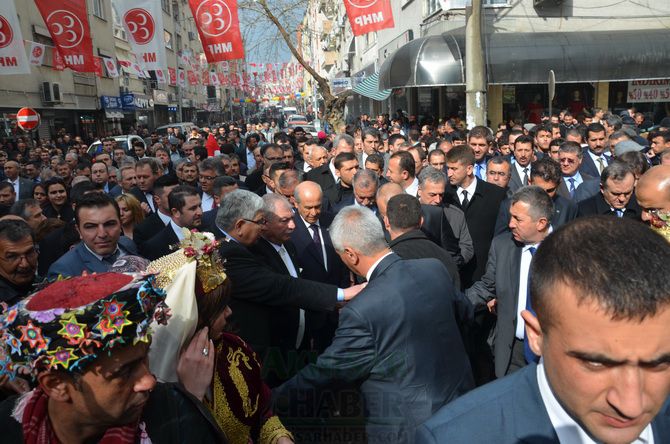 MHP LİDERi DEVLET BAHÇELİ AKHİSARLILAR İLE BULUŞTU